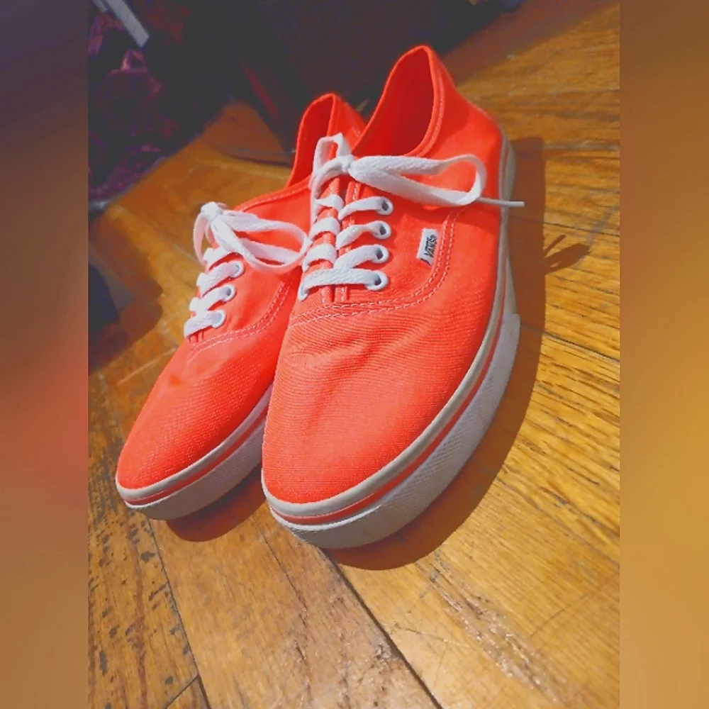 Vans - Picture 1 of 8